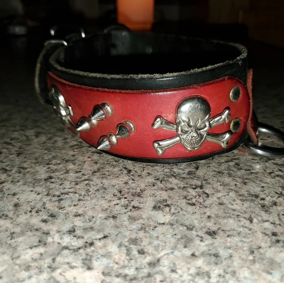 Vintage leather skull and cross bone collar - Picture 2 of 5